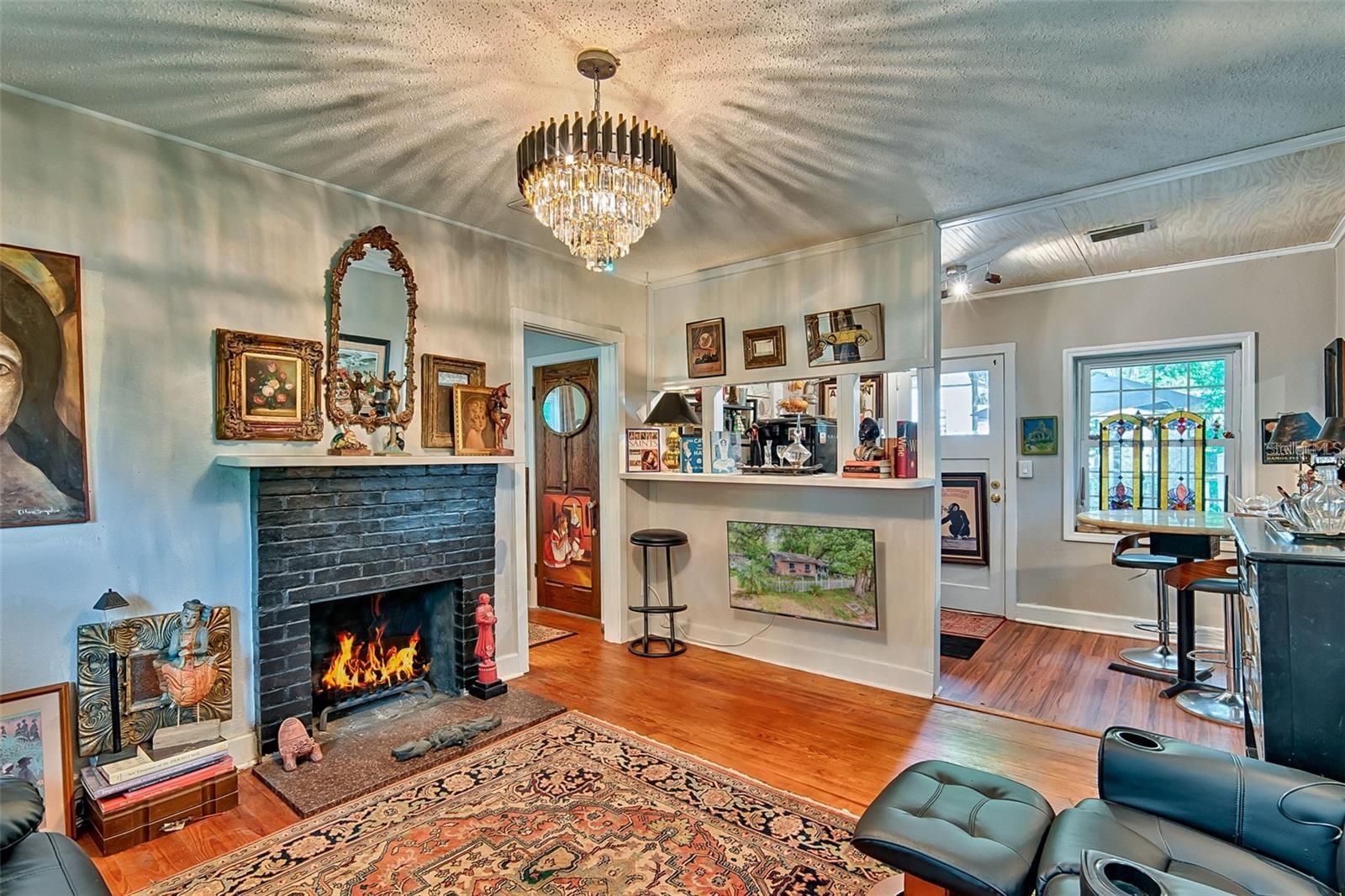 Image 4 of 17 For 360 Se Lakeview Dr Drive