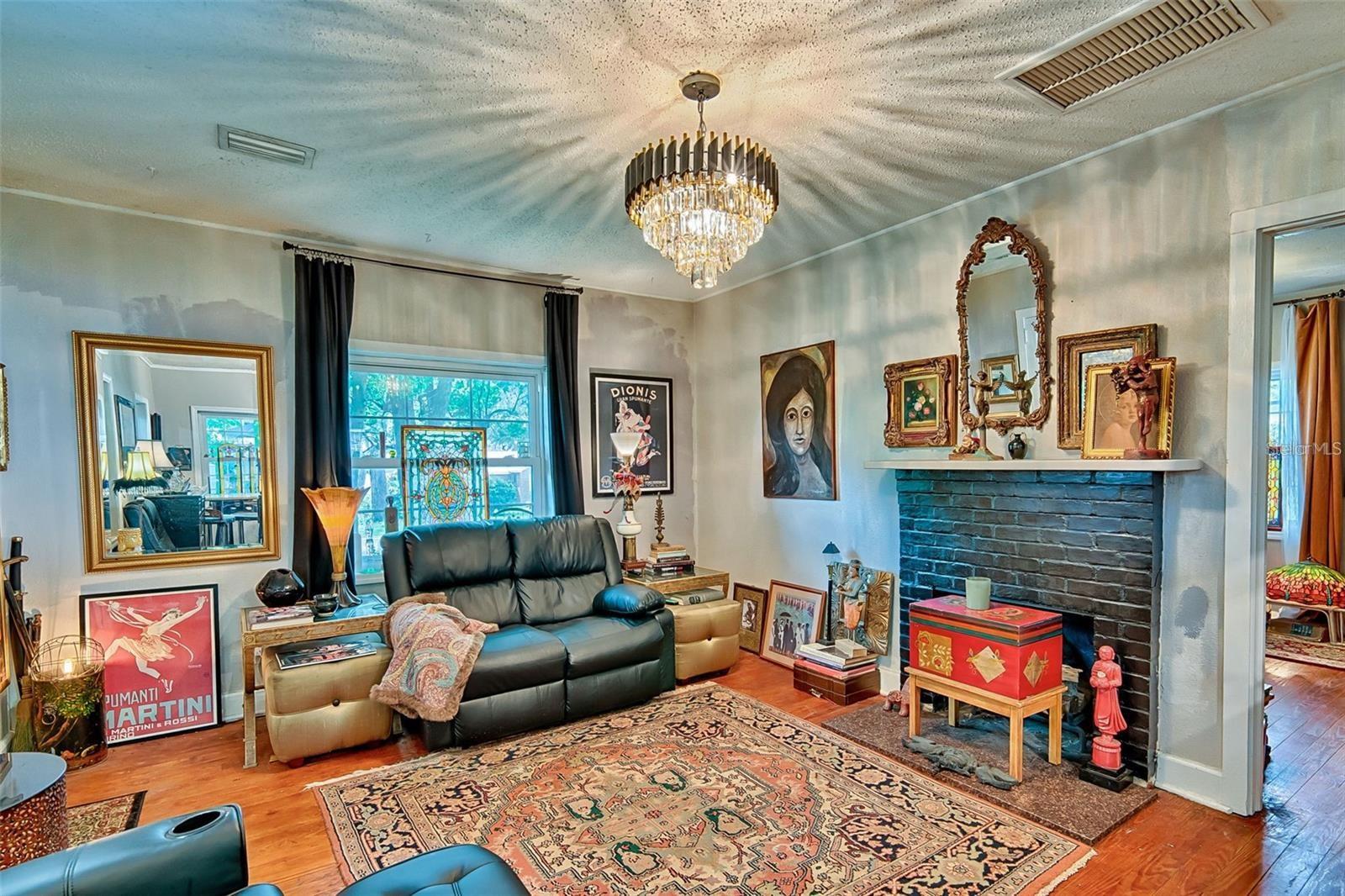 Image 5 of 17 For 360 Se Lakeview Dr Drive