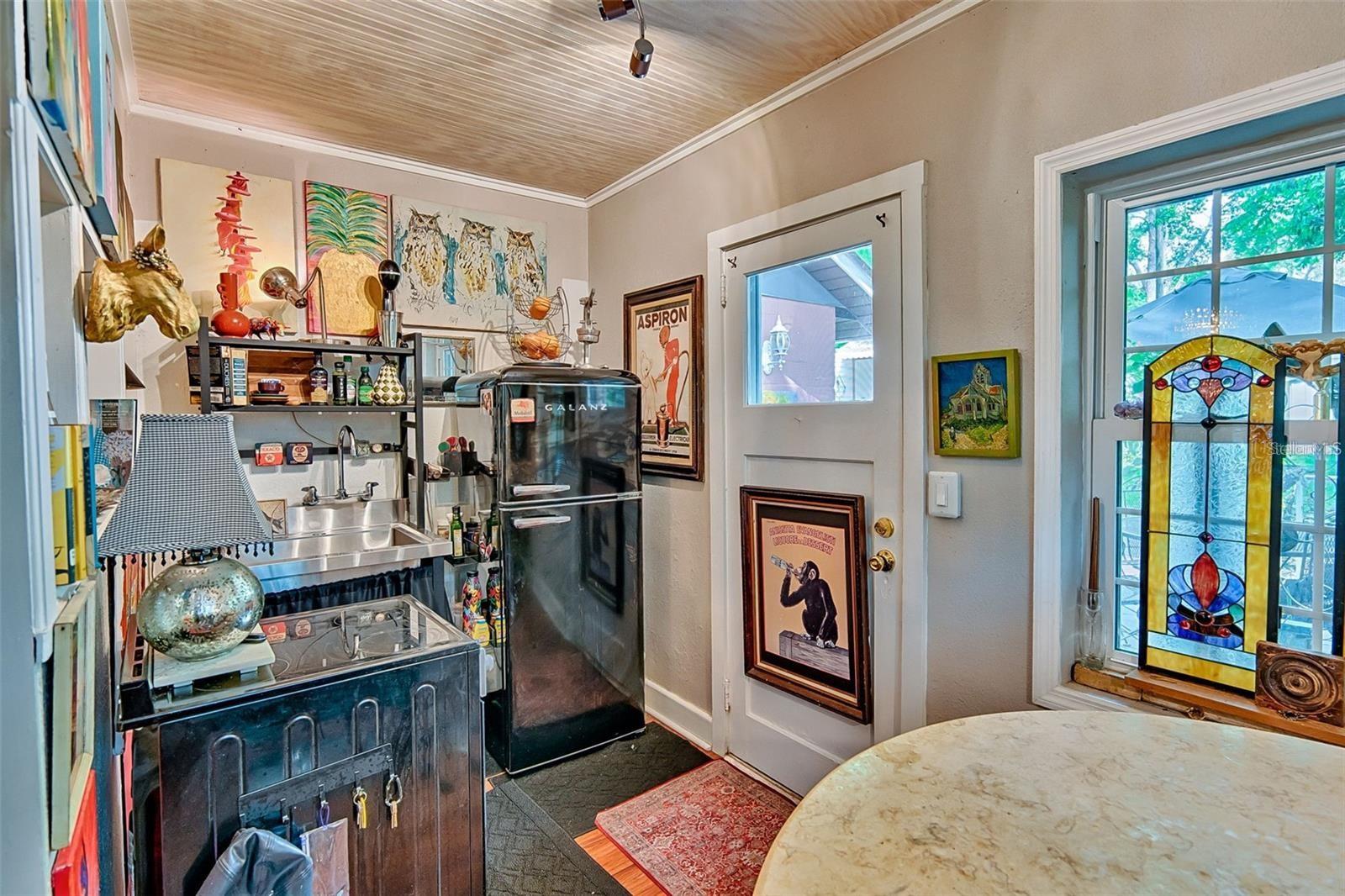 Image 6 of 17 For 360 Se Lakeview Dr Drive