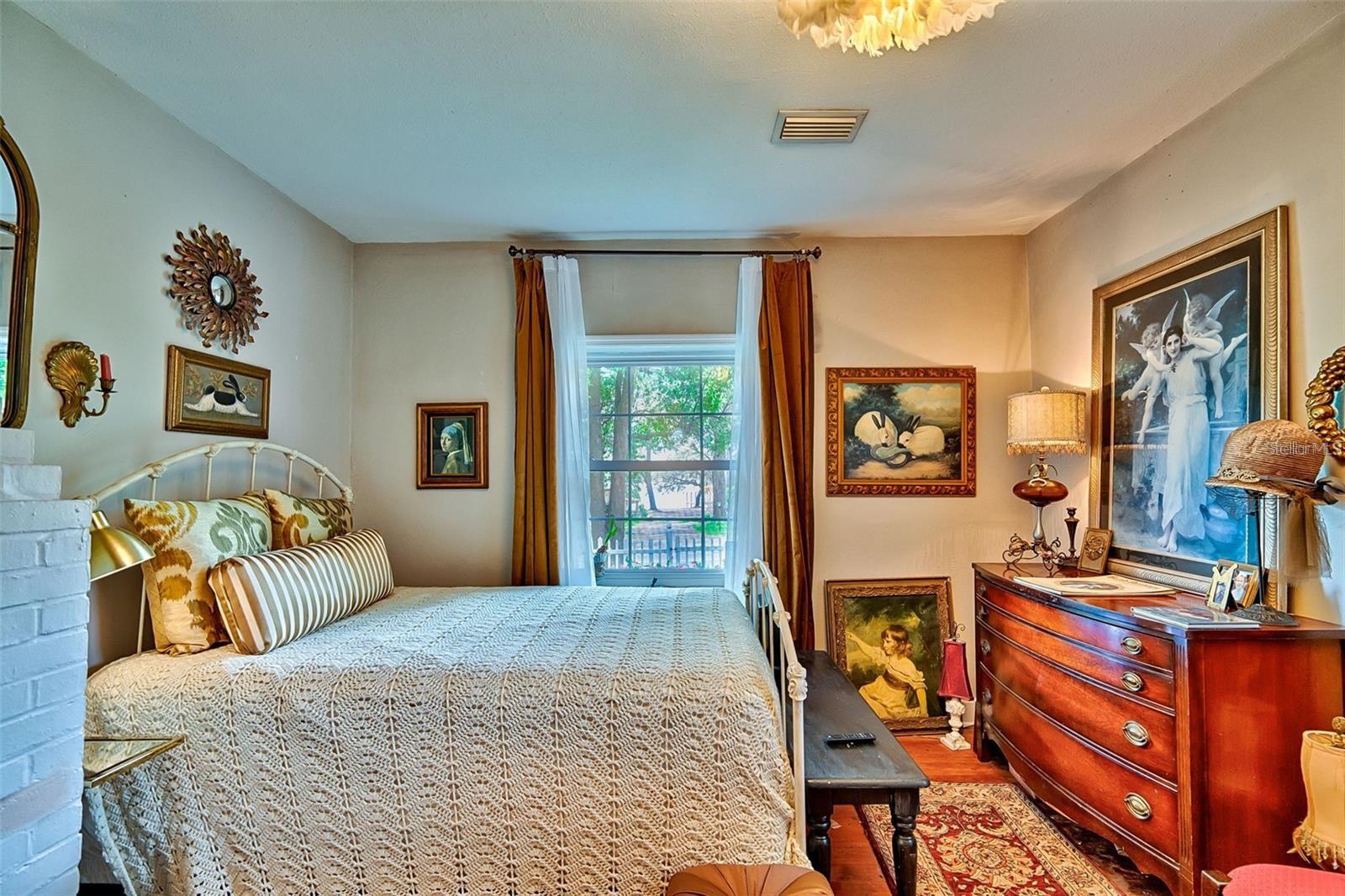 Image 7 of 17 For 360 Se Lakeview Dr Drive