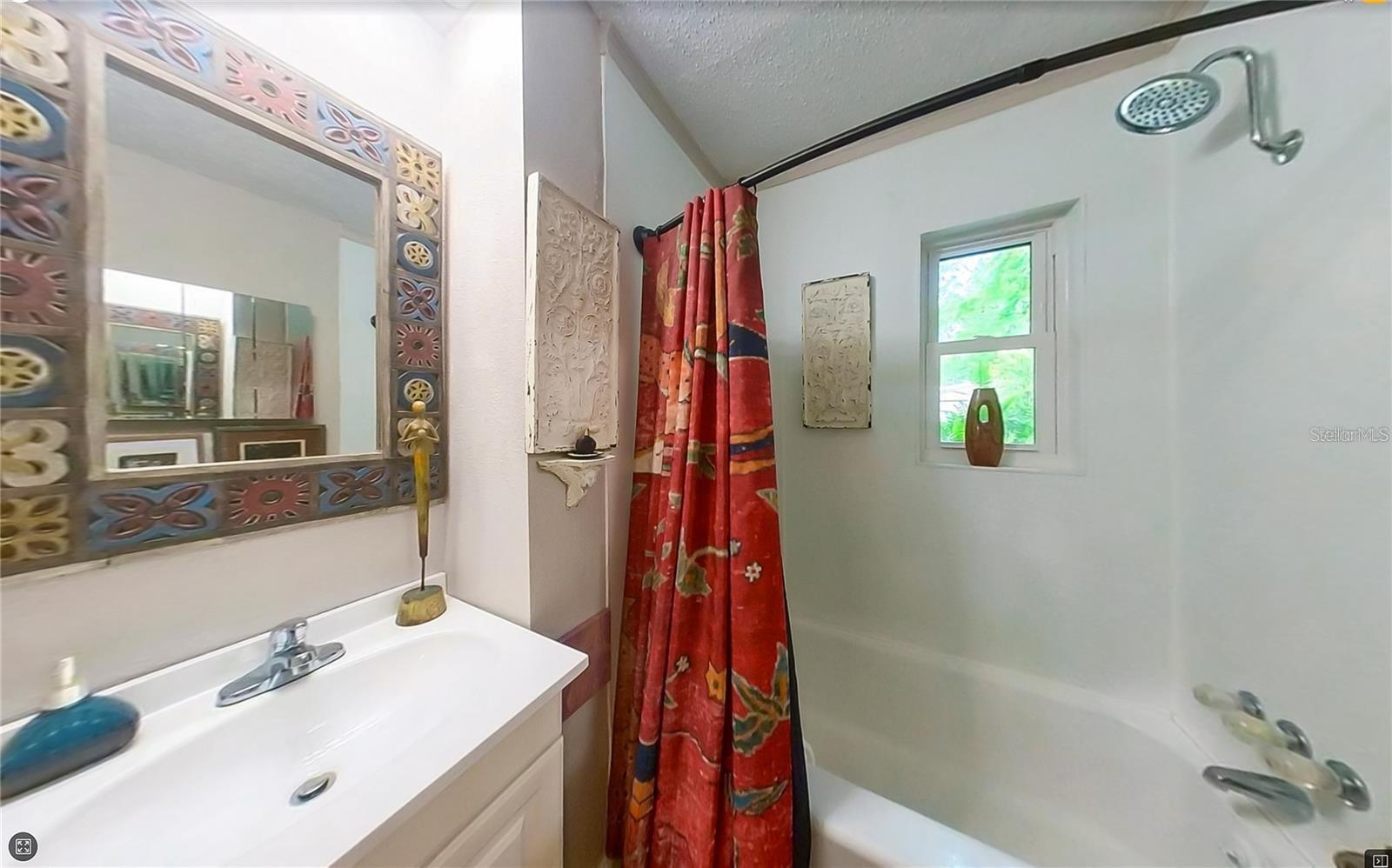 Image 8 of 17 For 360 Se Lakeview Dr Drive