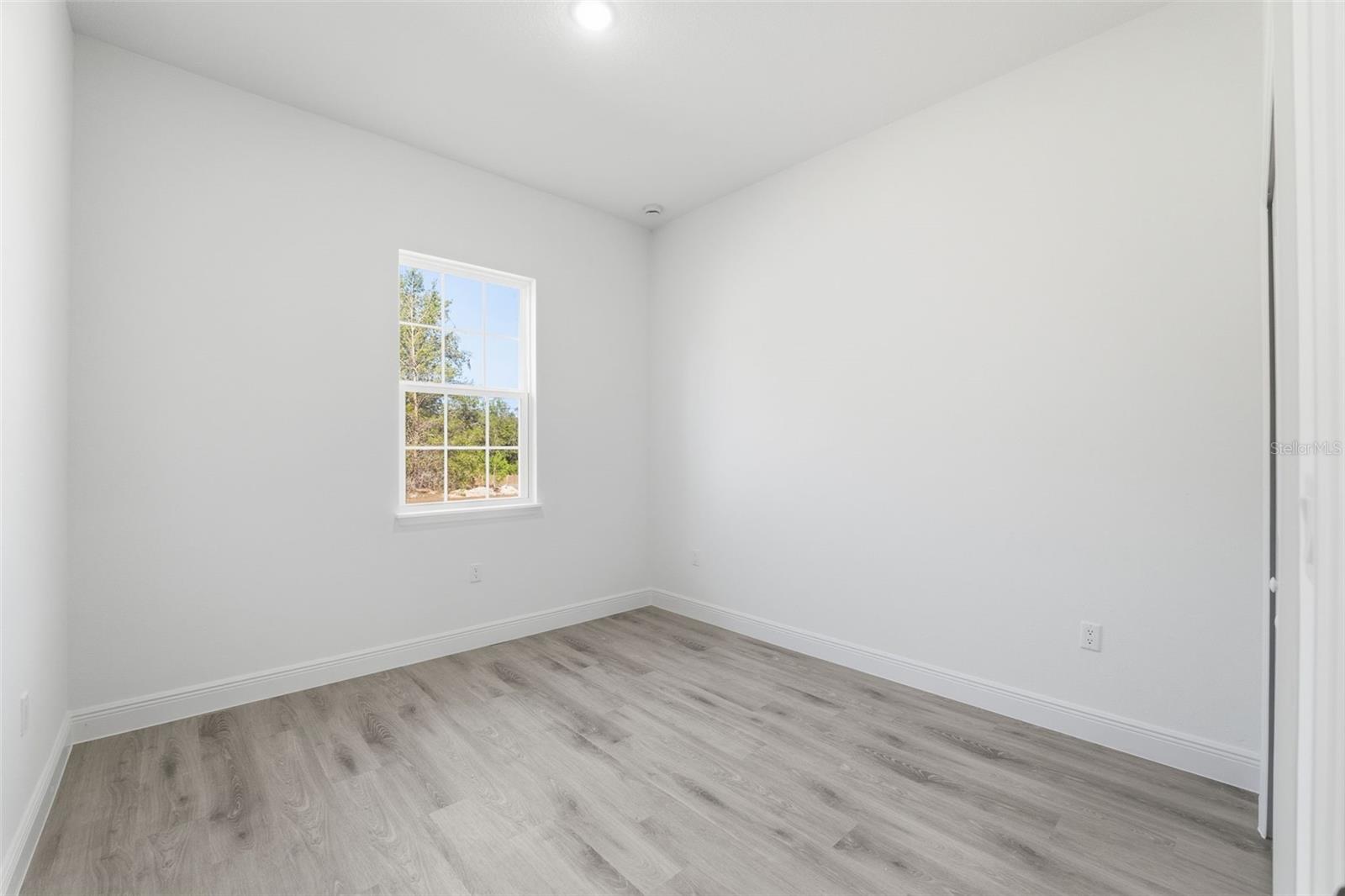 Image 29 of 35 For 16454 30th Terrace Road