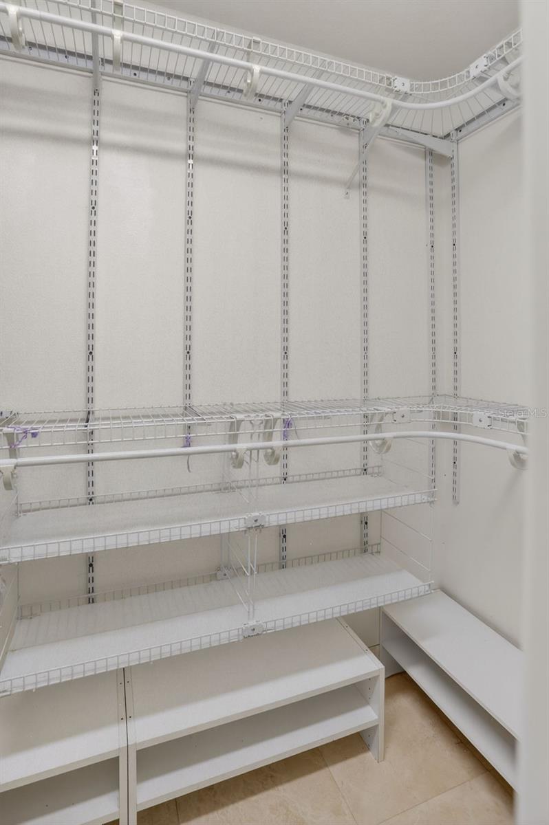 Image 14 of 53 For 912 Charing Cross Circle