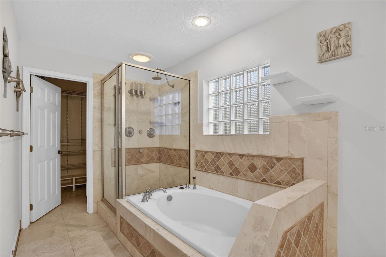 Image 16 of 53 For 912 Charing Cross Circle