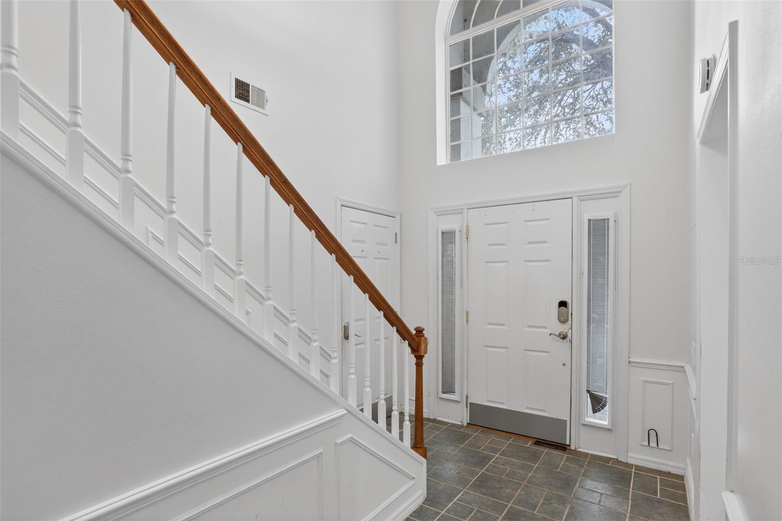 Image 19 of 53 For 912 Charing Cross Circle