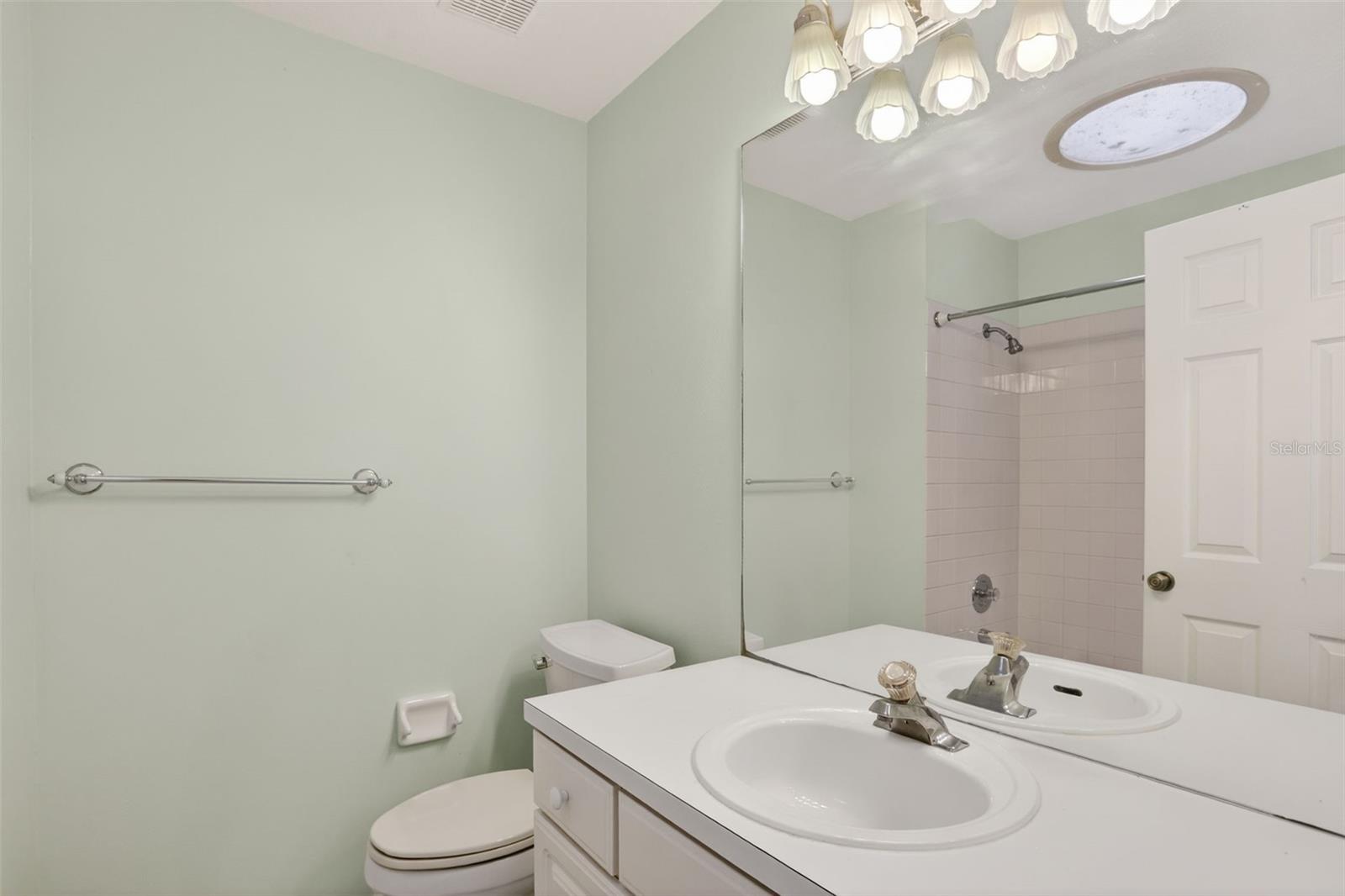 Image 21 of 53 For 912 Charing Cross Circle