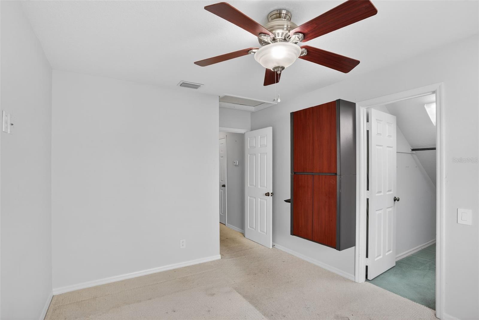 Image 23 of 53 For 912 Charing Cross Circle