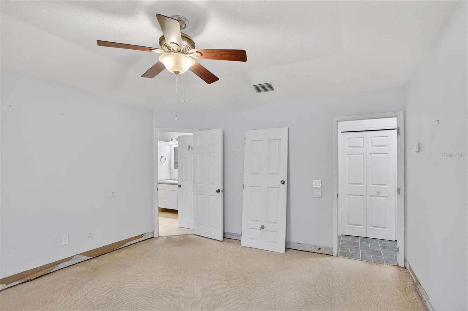 Image 26 of 53 For 912 Charing Cross Circle