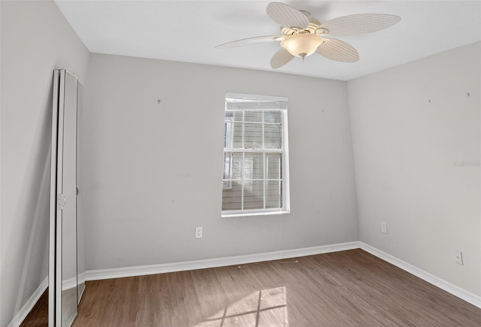 Image 29 of 53 For 912 Charing Cross Circle