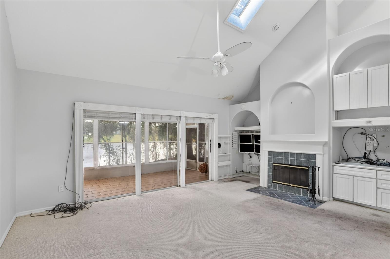 Image 34 of 53 For 912 Charing Cross Circle