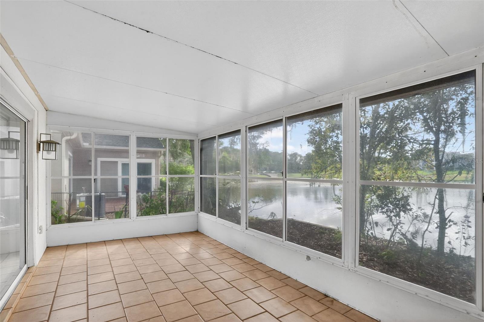 Image 36 of 53 For 912 Charing Cross Circle