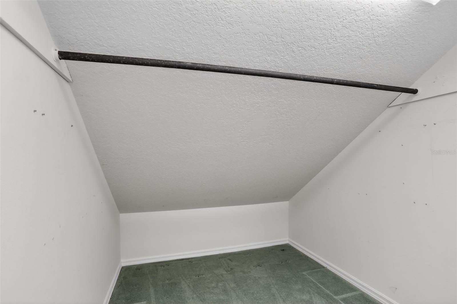 Image 39 of 53 For 912 Charing Cross Circle