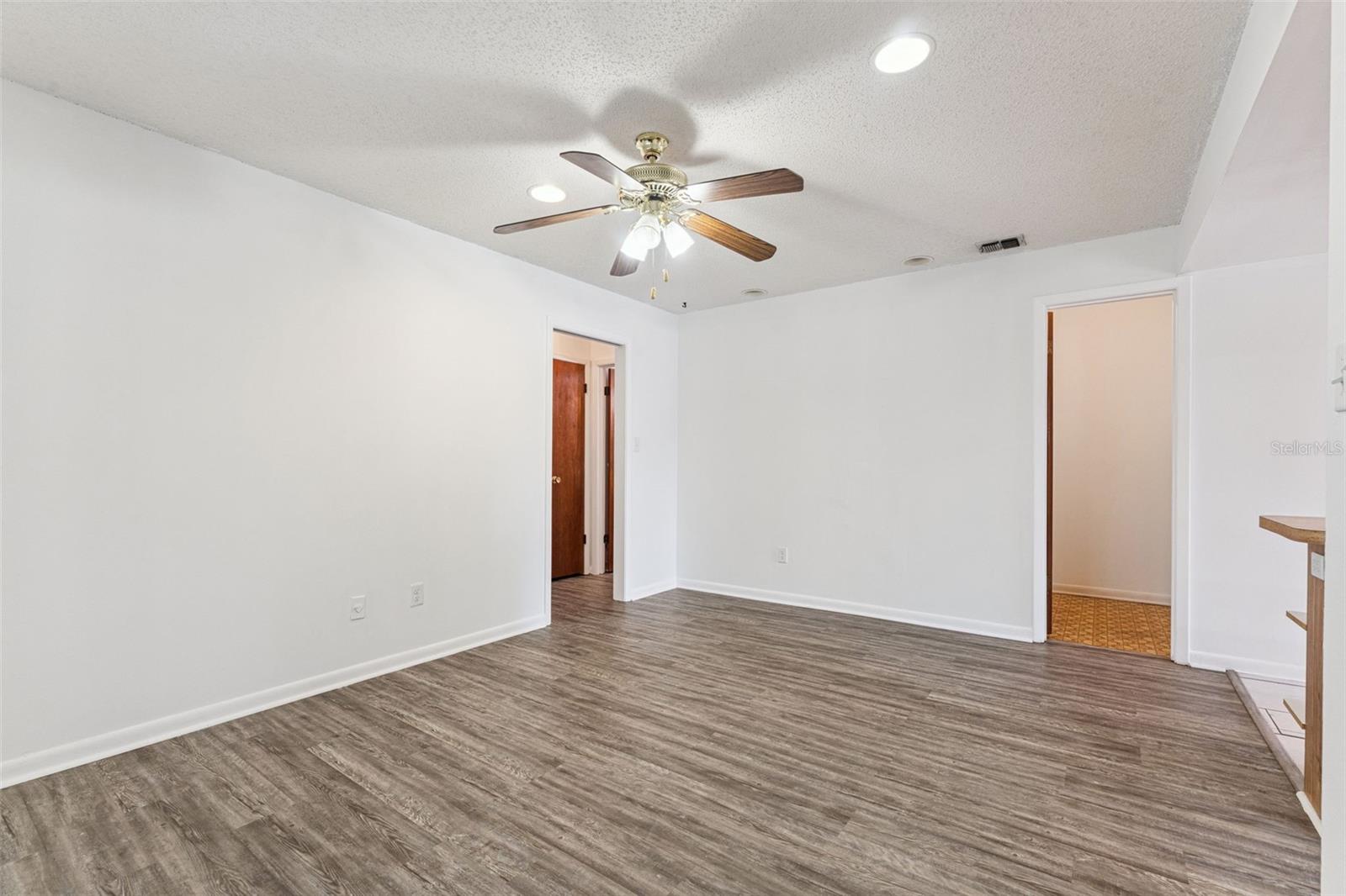 Image 13 of 36 For 1457 Magellan Circle 1003