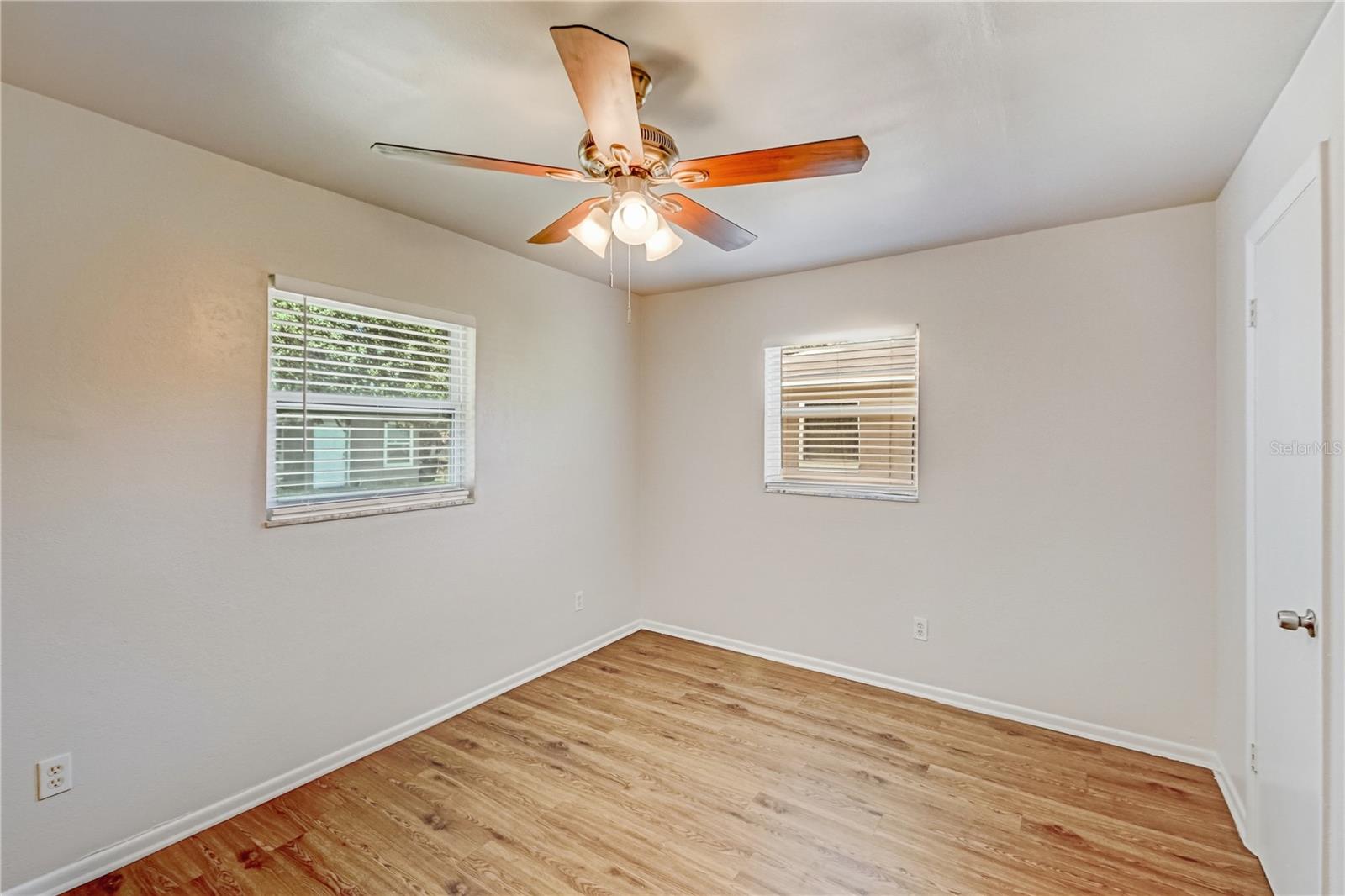 Image 15 of 32 For 14 Cyclops Drive