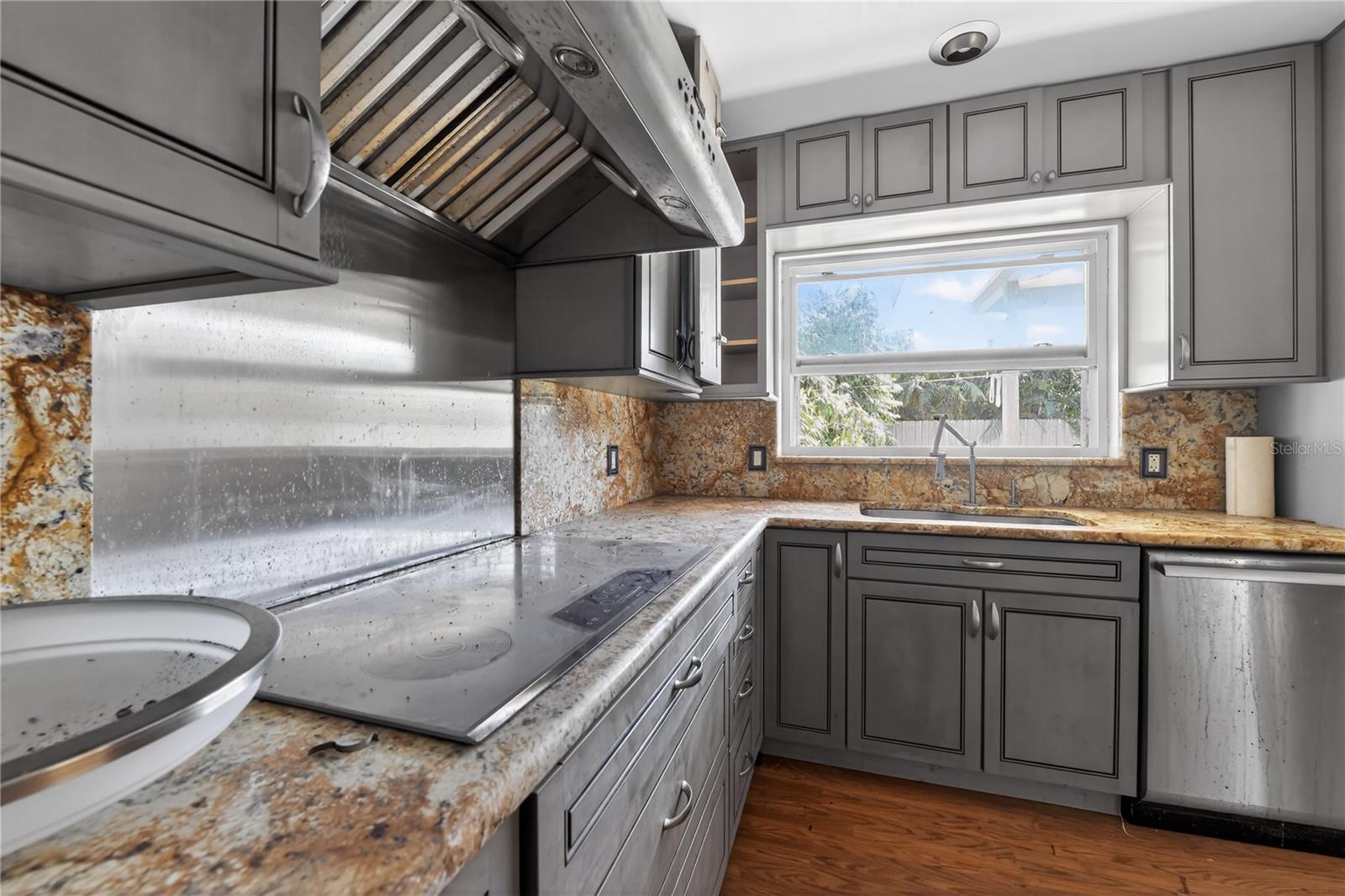 Image 7 of 49 For 6620 Gulfport Boulevard S