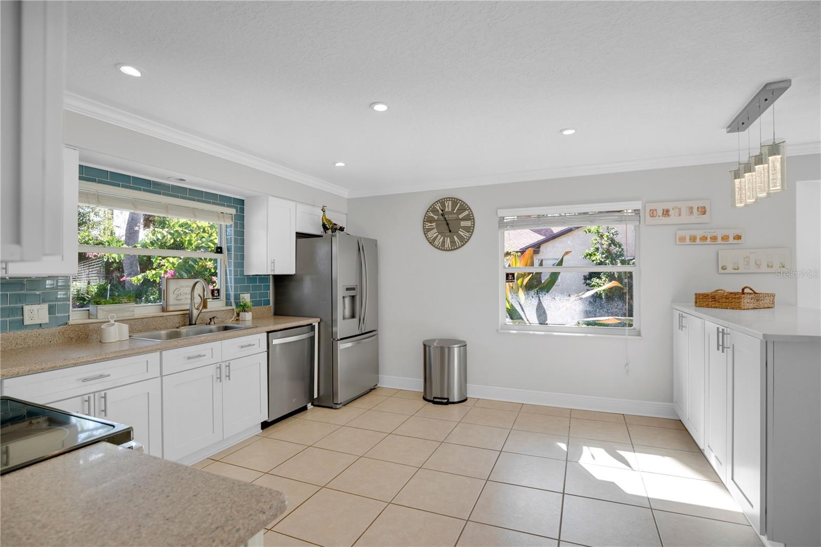 Image 12 of 35 For 557 Karen Avenue