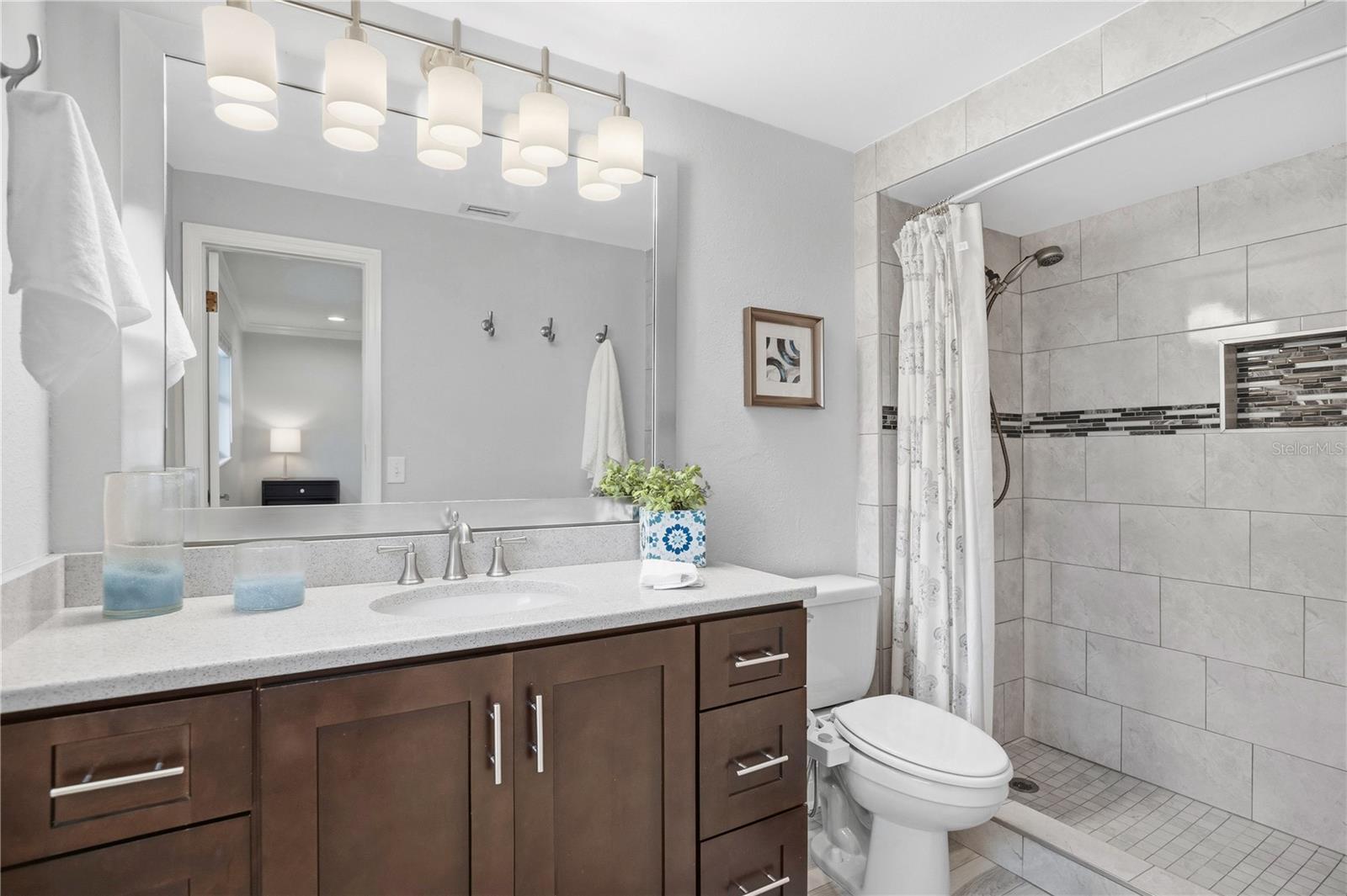 Image 20 of 35 For 557 Karen Avenue