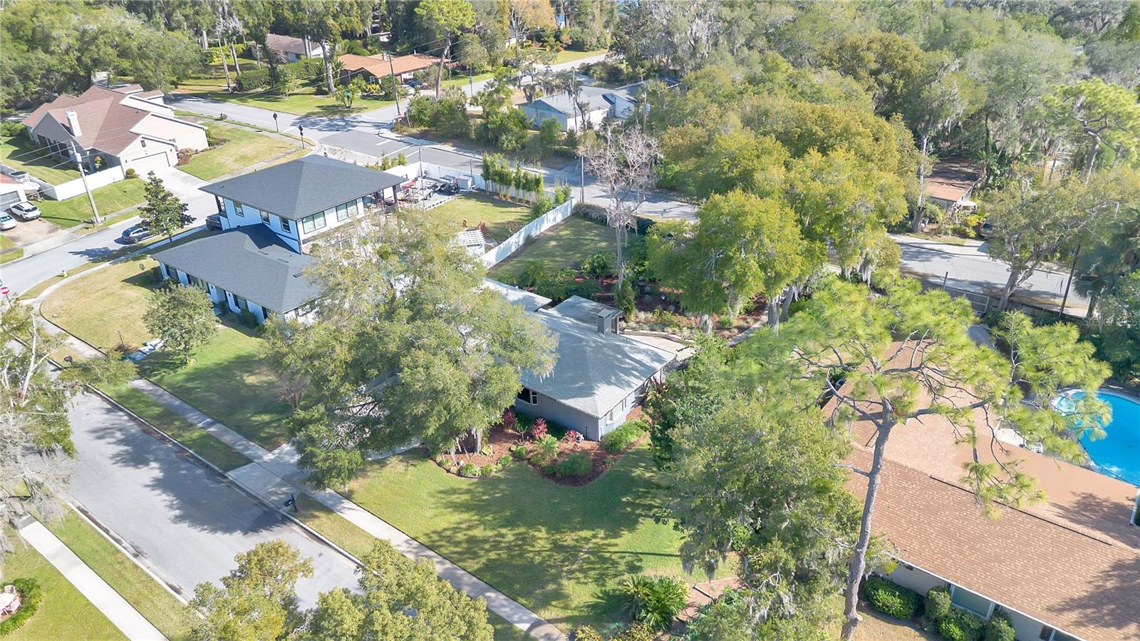 Image 32 of 35 For 557 Karen Avenue