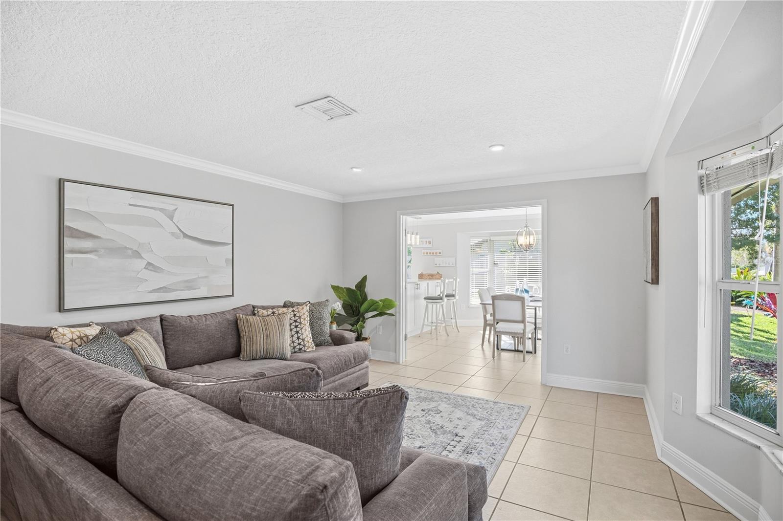 Image 5 of 35 For 557 Karen Avenue