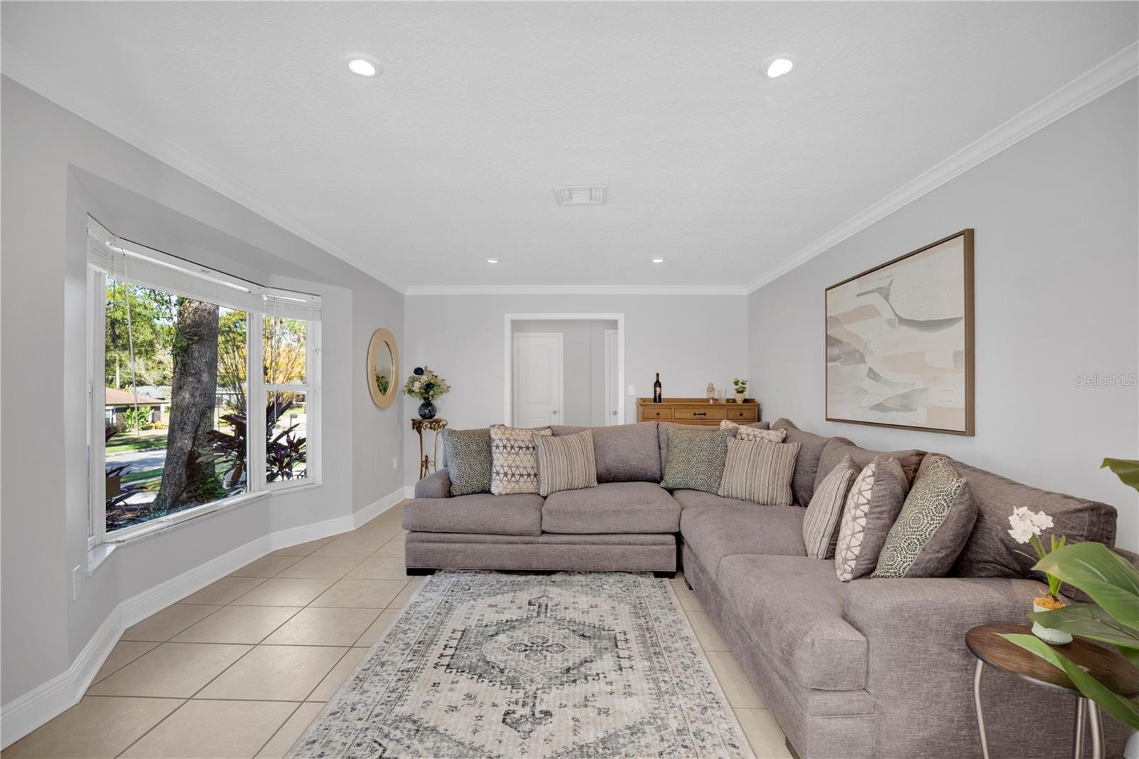 Image 6 of 35 For 557 Karen Avenue