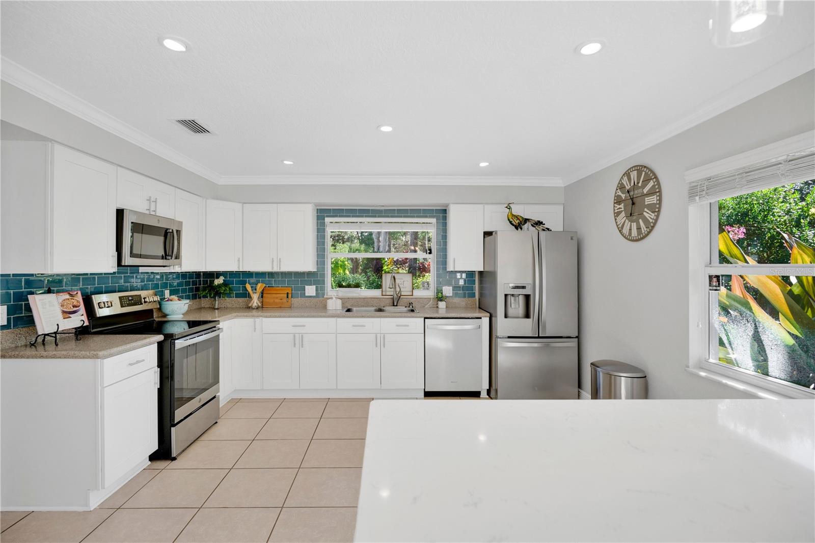 Image 7 of 35 For 557 Karen Avenue