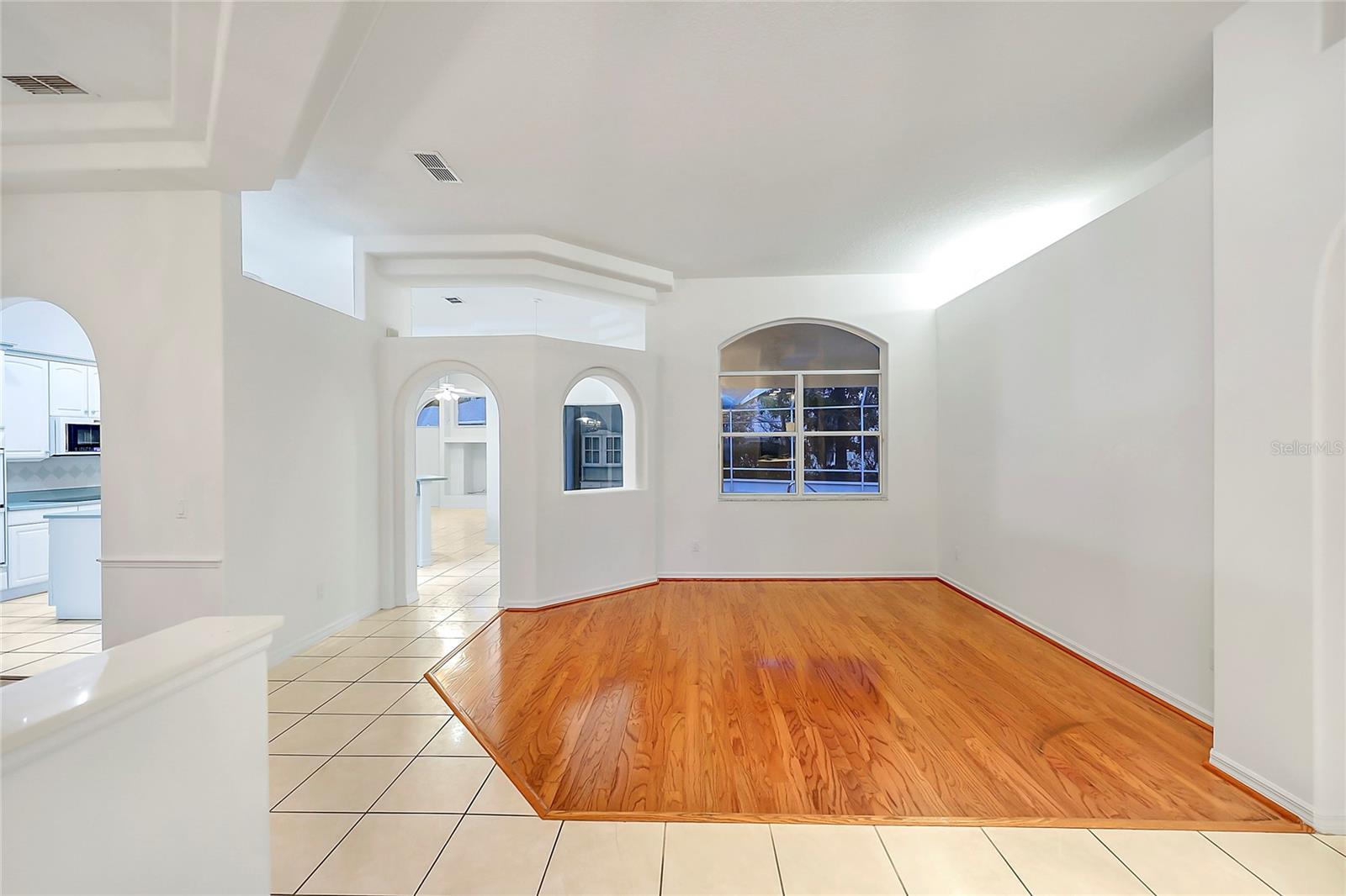 Image 10 of 39 For 31 Freeman Lane