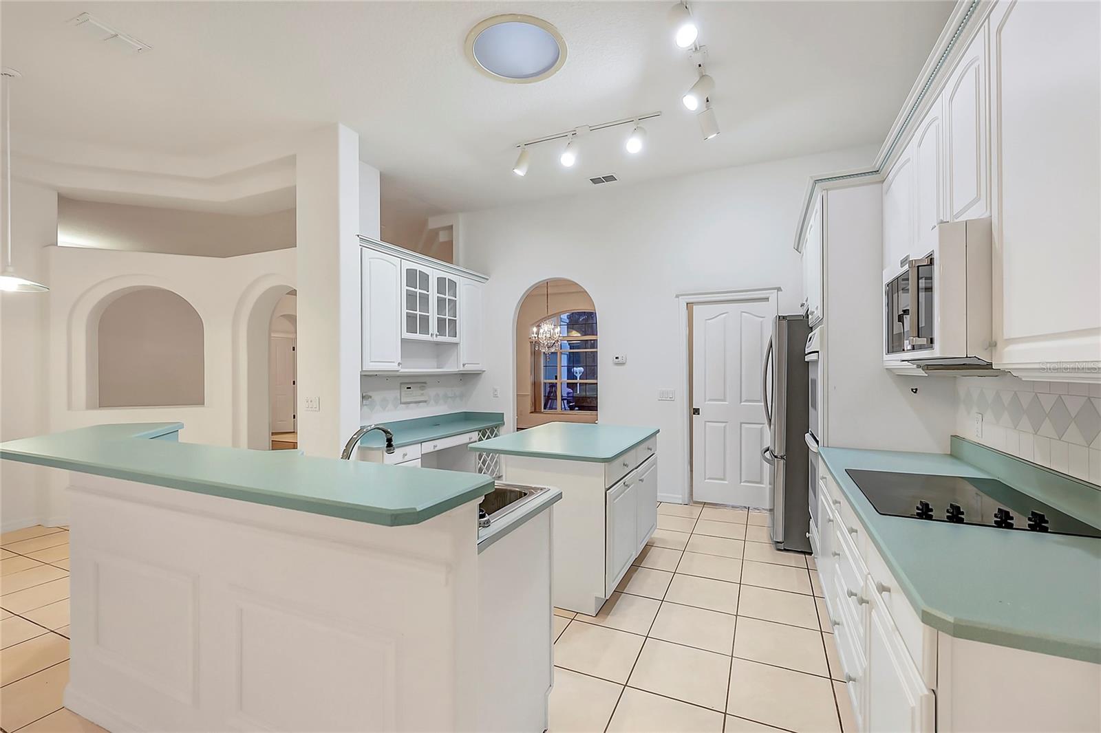 Image 22 of 39 For 31 Freeman Lane