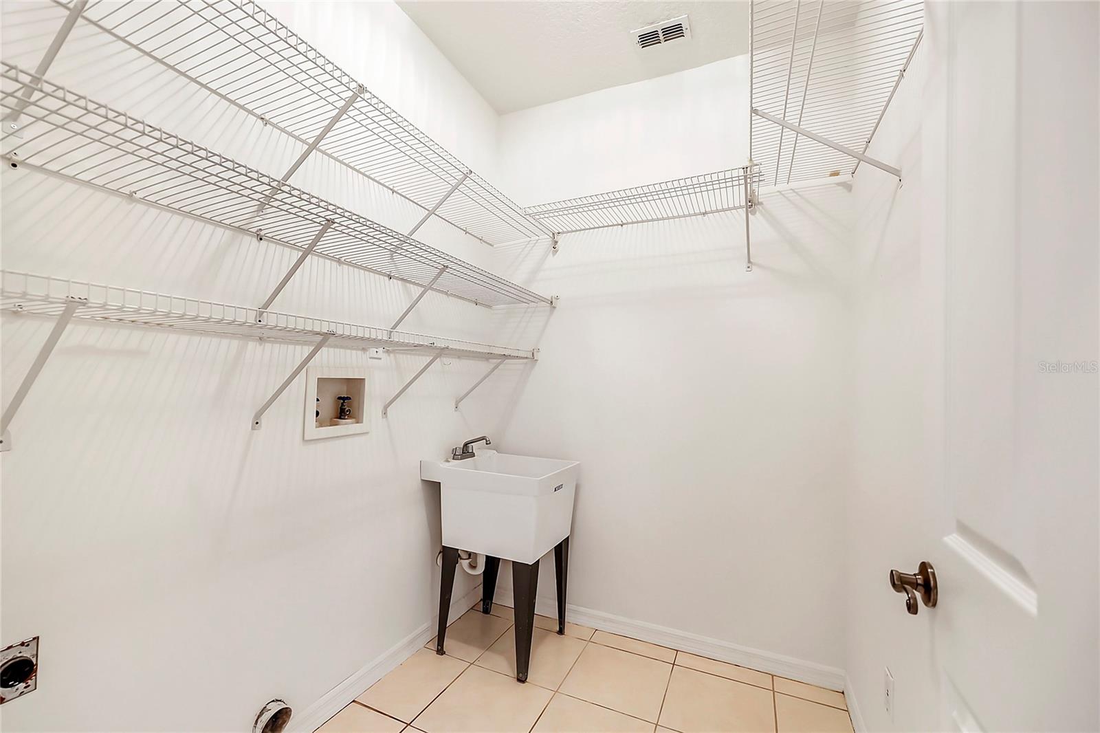 Image 31 of 39 For 31 Freeman Lane