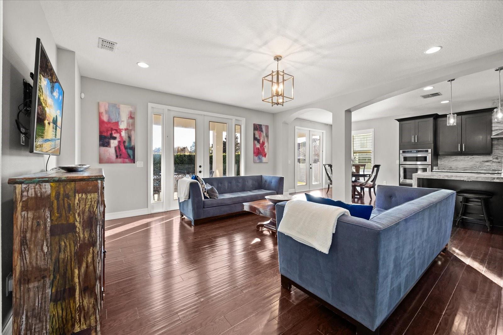 Image 15 of 66 For 3711 Vinsetta Court