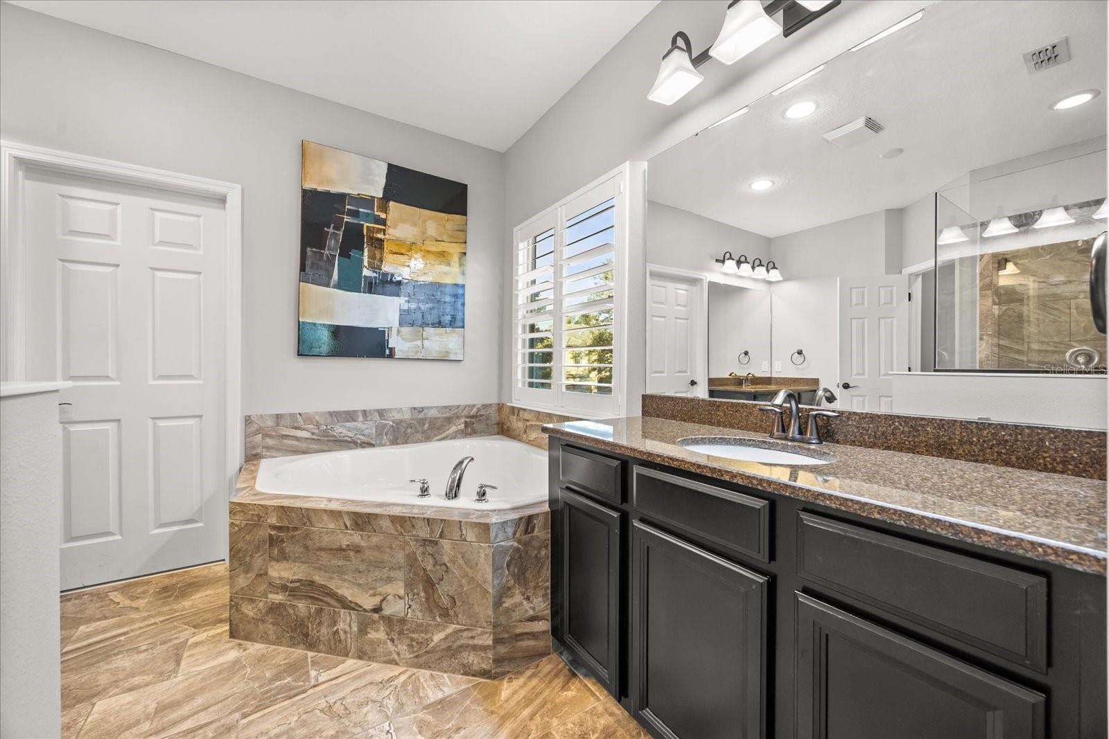 Image 26 of 66 For 3711 Vinsetta Court