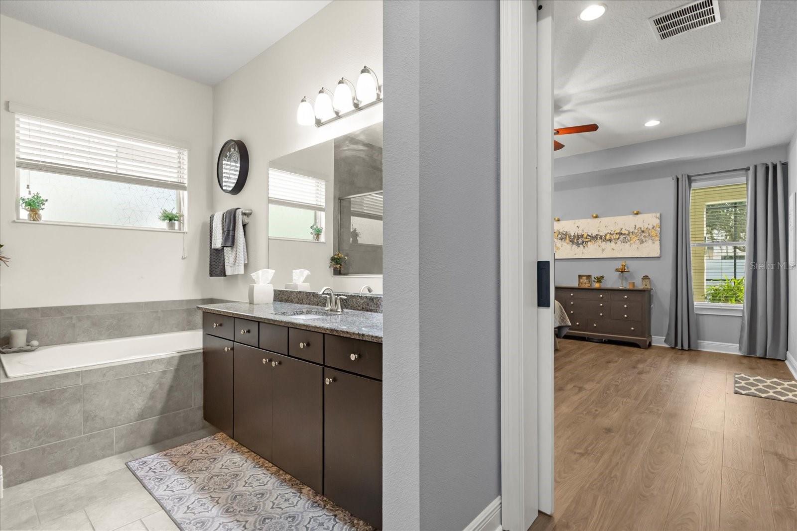 Image 24 of 74 For 11658 Hampstead Street