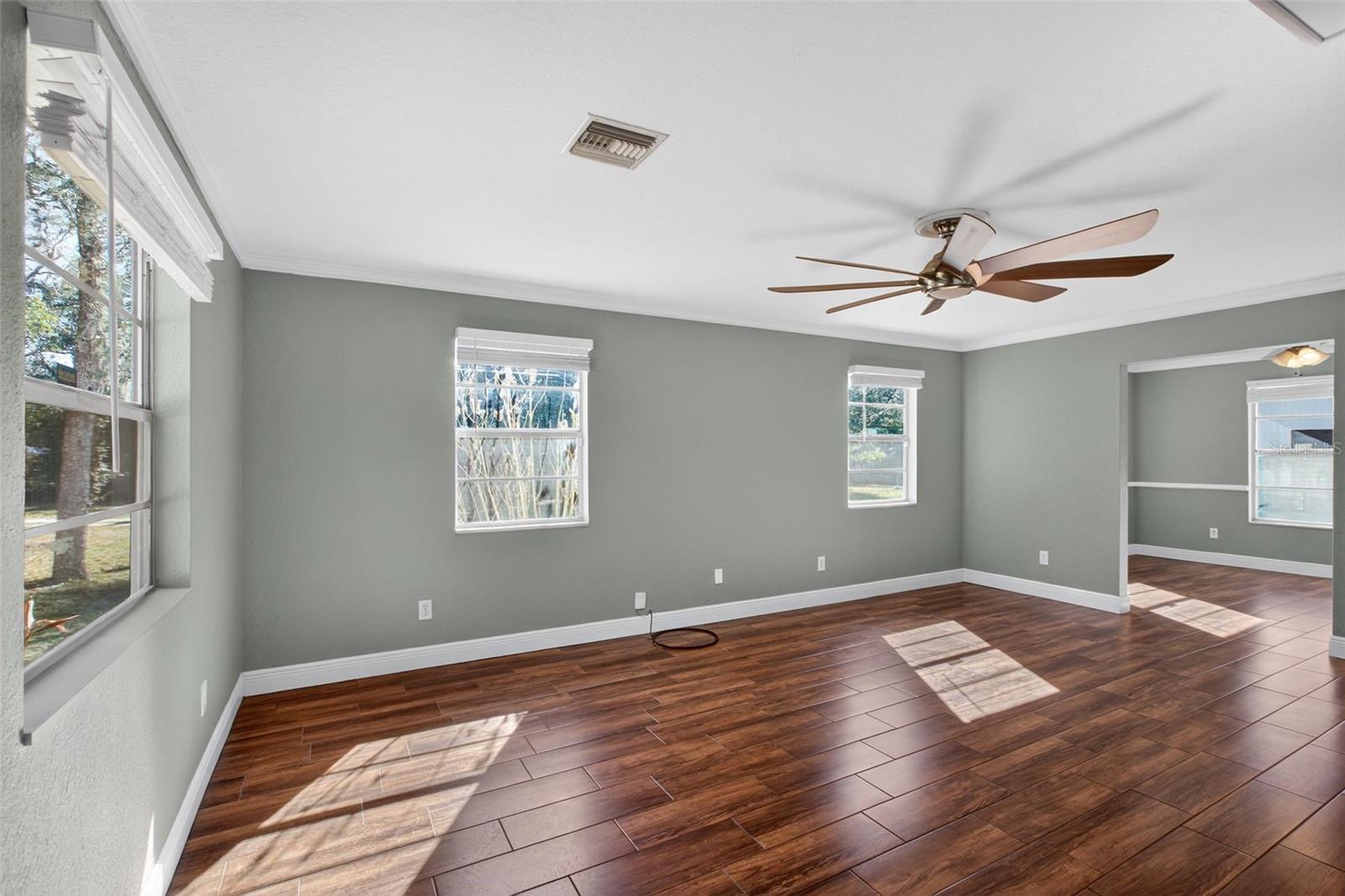 Image 10 of 42 For 901 Sunset Avenue