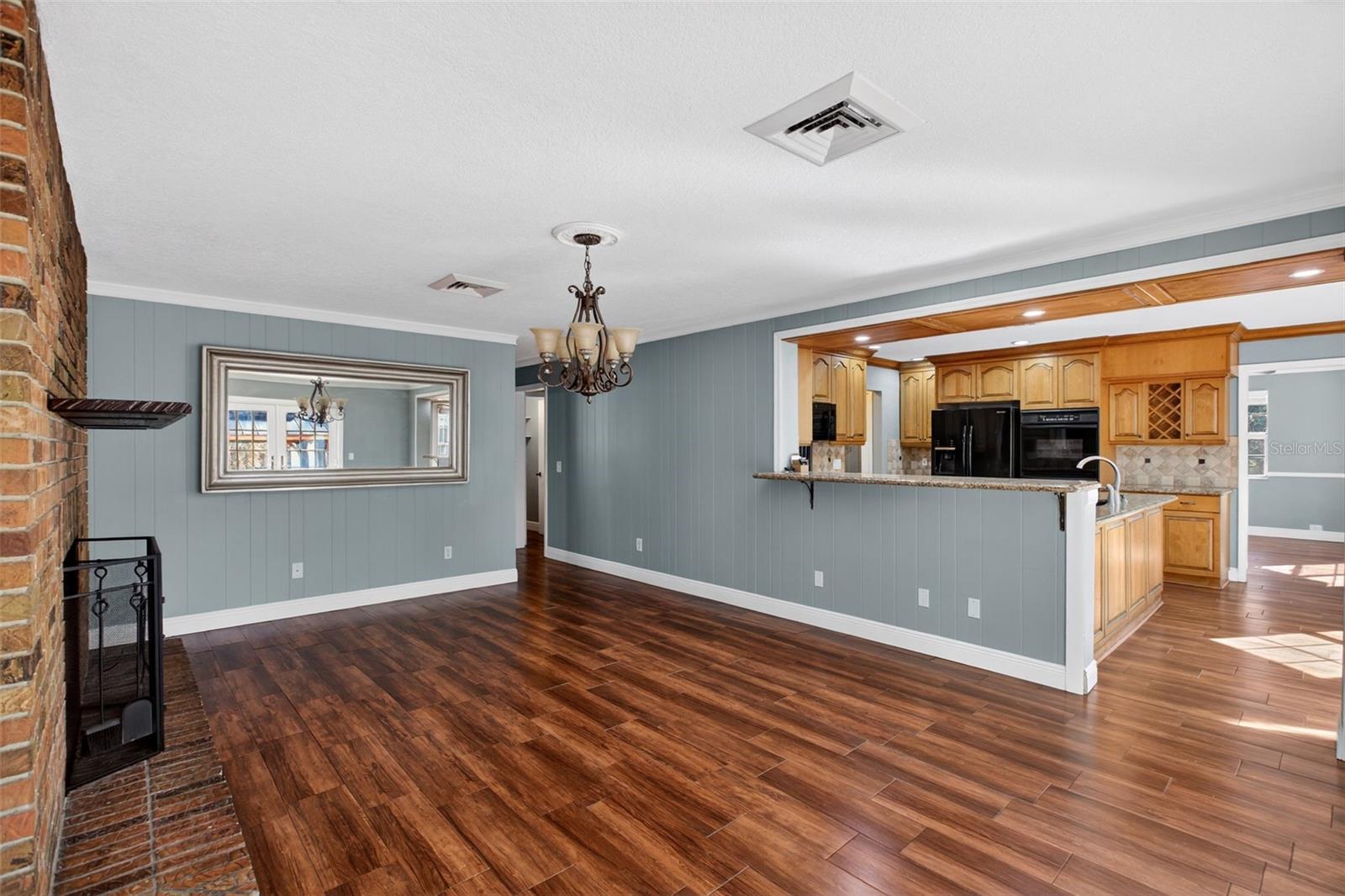 Image 11 of 42 For 901 Sunset Avenue