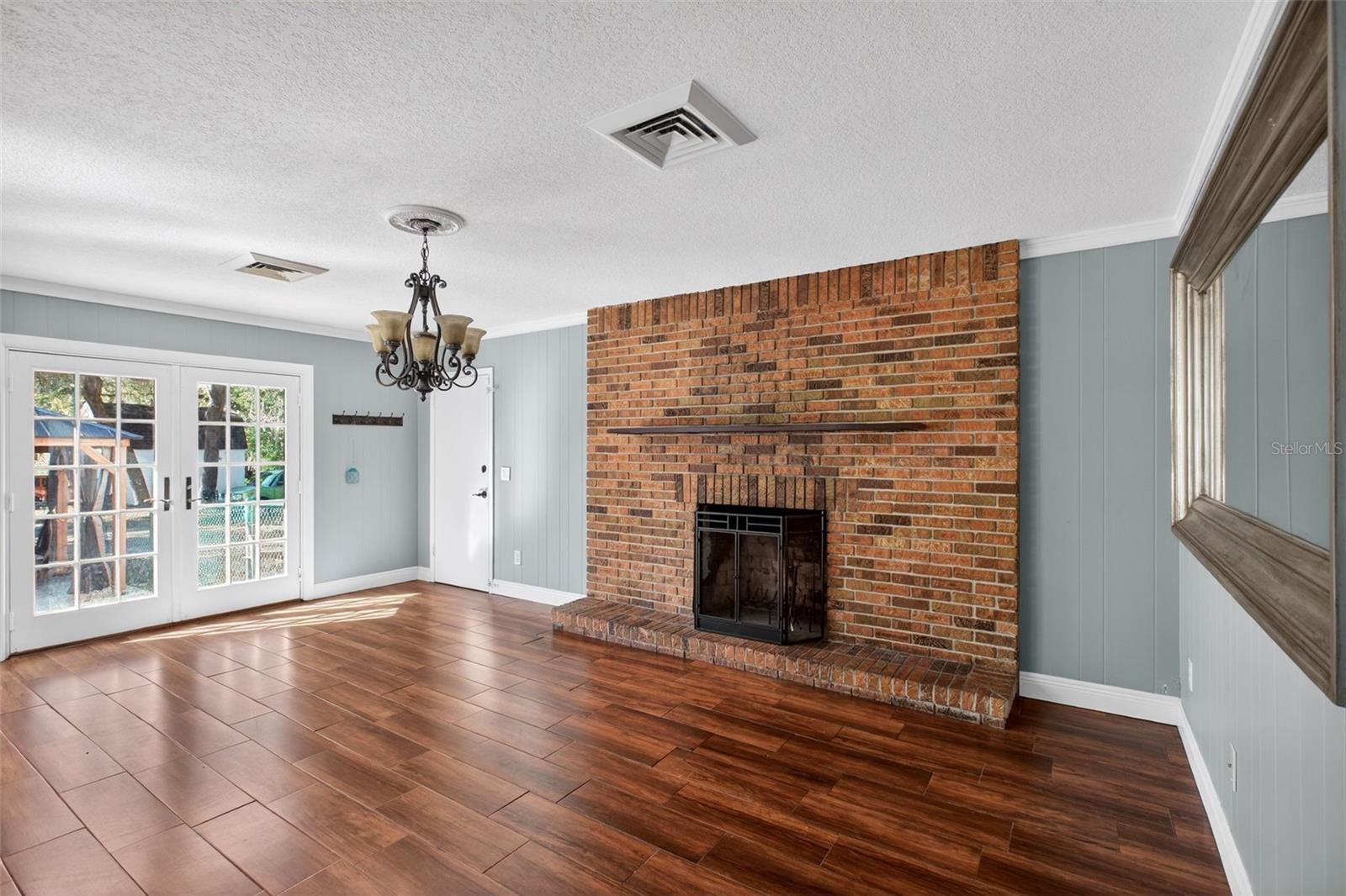 Image 12 of 42 For 901 Sunset Avenue