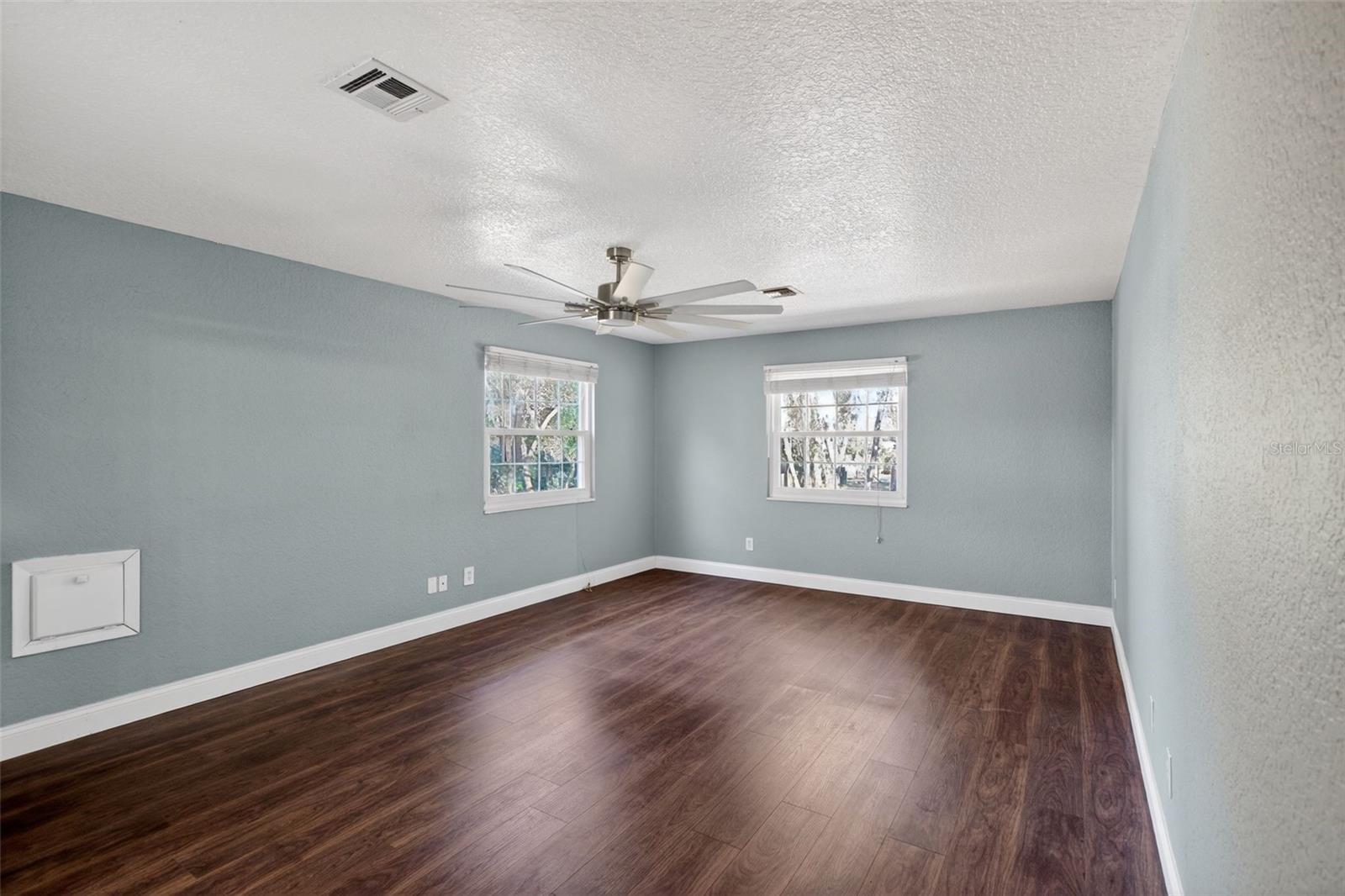 Image 19 of 42 For 901 Sunset Avenue