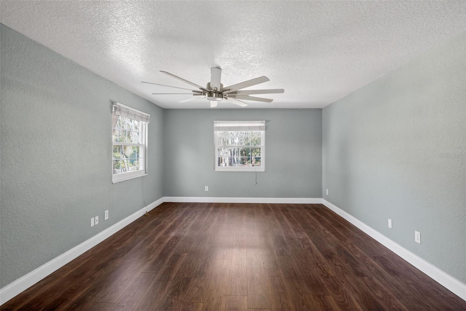 Image 21 of 42 For 901 Sunset Avenue