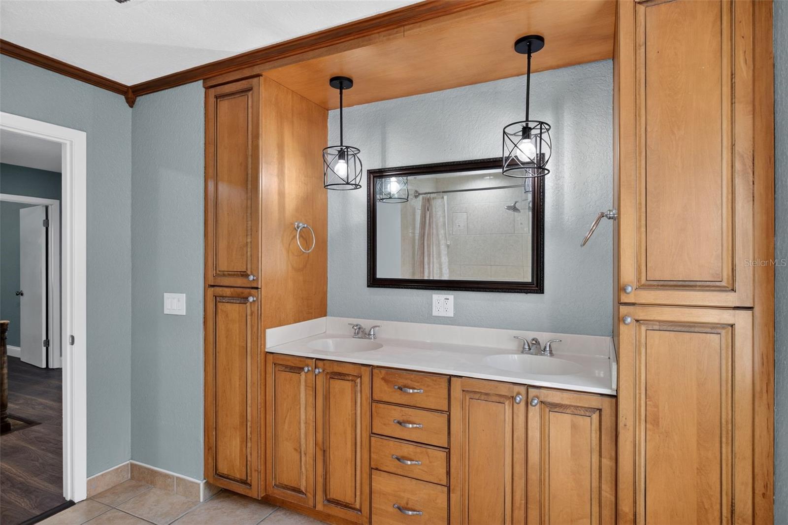 Image 32 of 42 For 901 Sunset Avenue