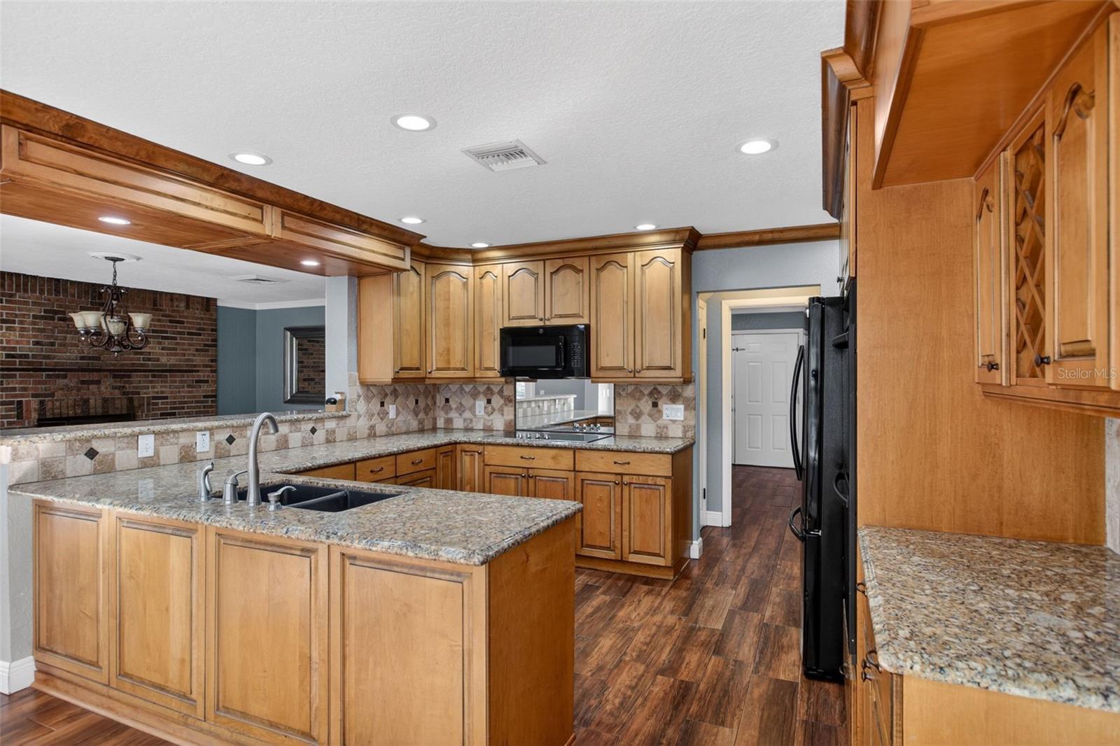 Image 5 of 42 For 901 Sunset Avenue