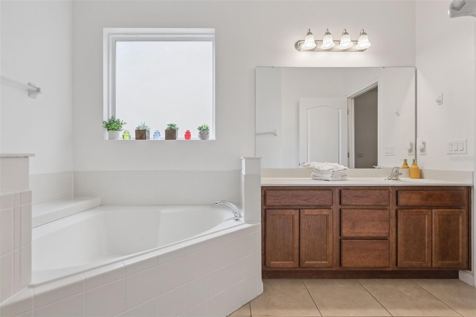 Image 16 of 63 For 4356 Acorn Court