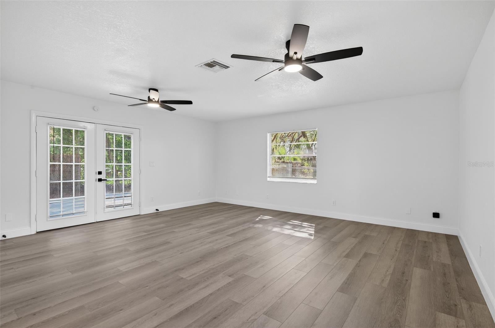 Image 20 of 26 For 5319 Martin Lane