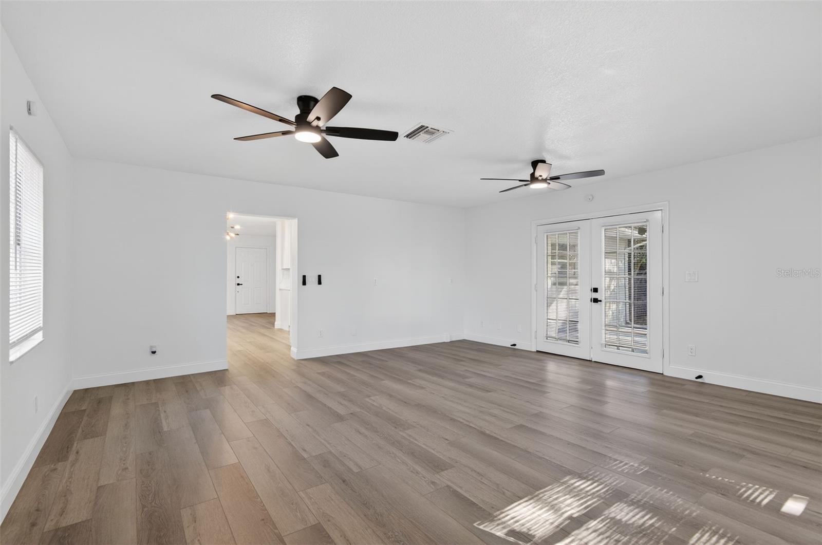 Image 21 of 26 For 5319 Martin Lane