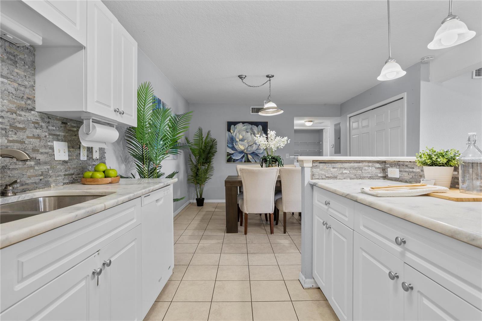 Image 12 of 46 For 145 Pearl Lake Causeway 106