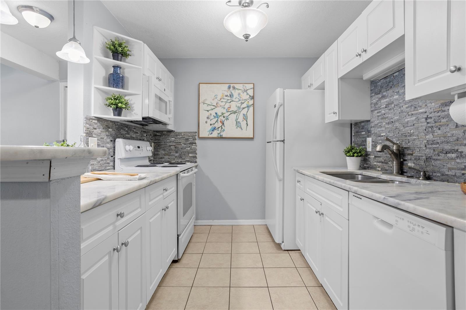 Image 14 of 46 For 145 Pearl Lake Causeway 106