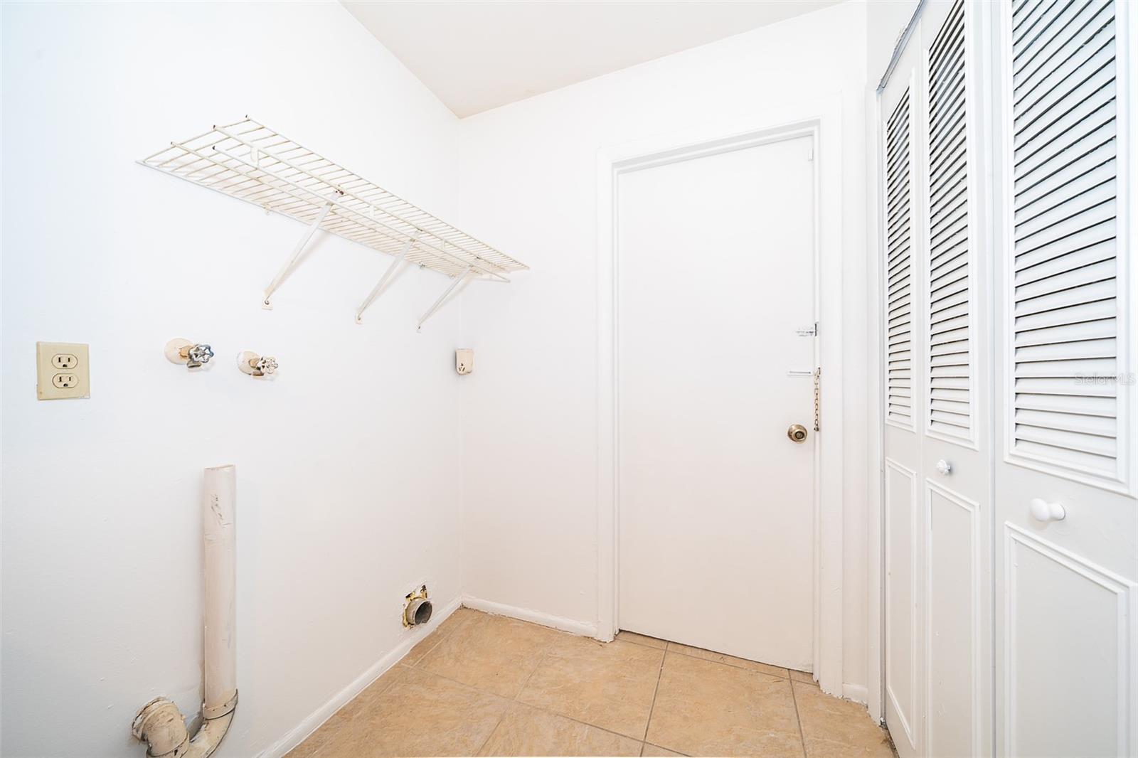 Image 13 of 19 For 828 Ballard Street