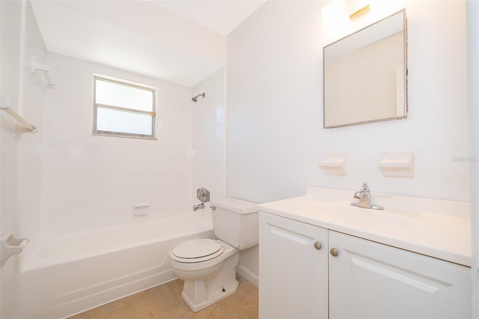 Image 17 of 19 For 828 Ballard Street