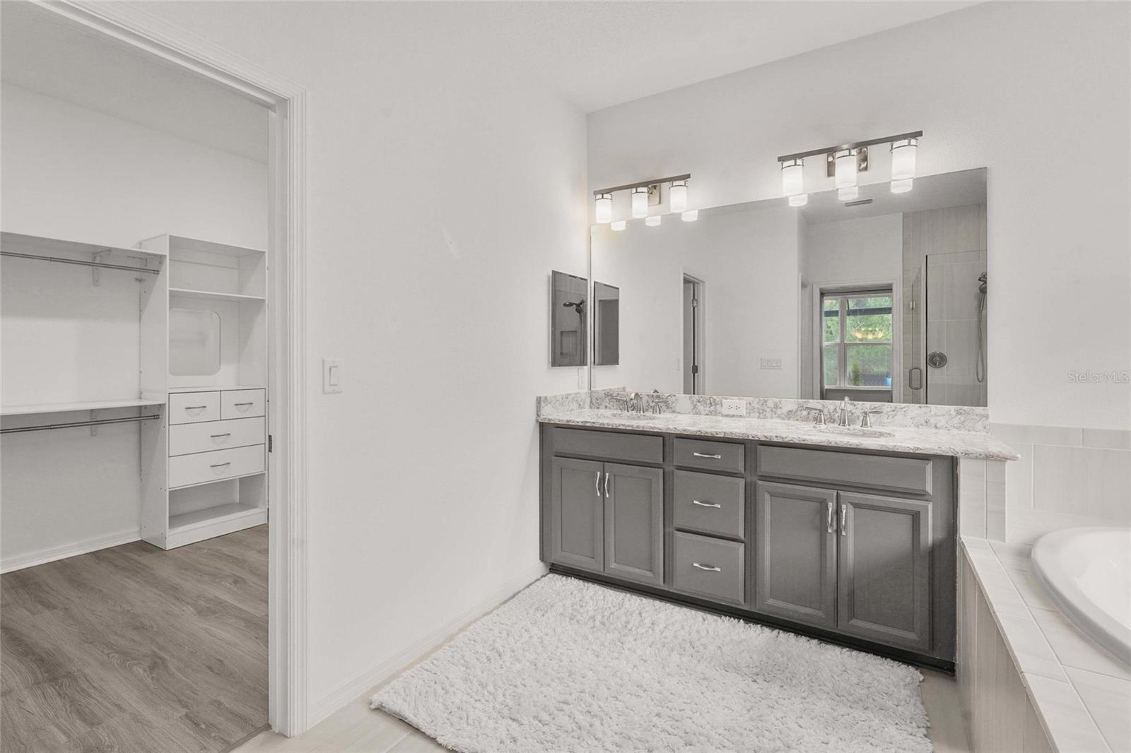 Image 22 of 26 For 10179 Milky Way Circle