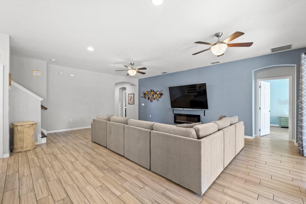 Image 18 of 100 For 6009 Broad Oak Drive