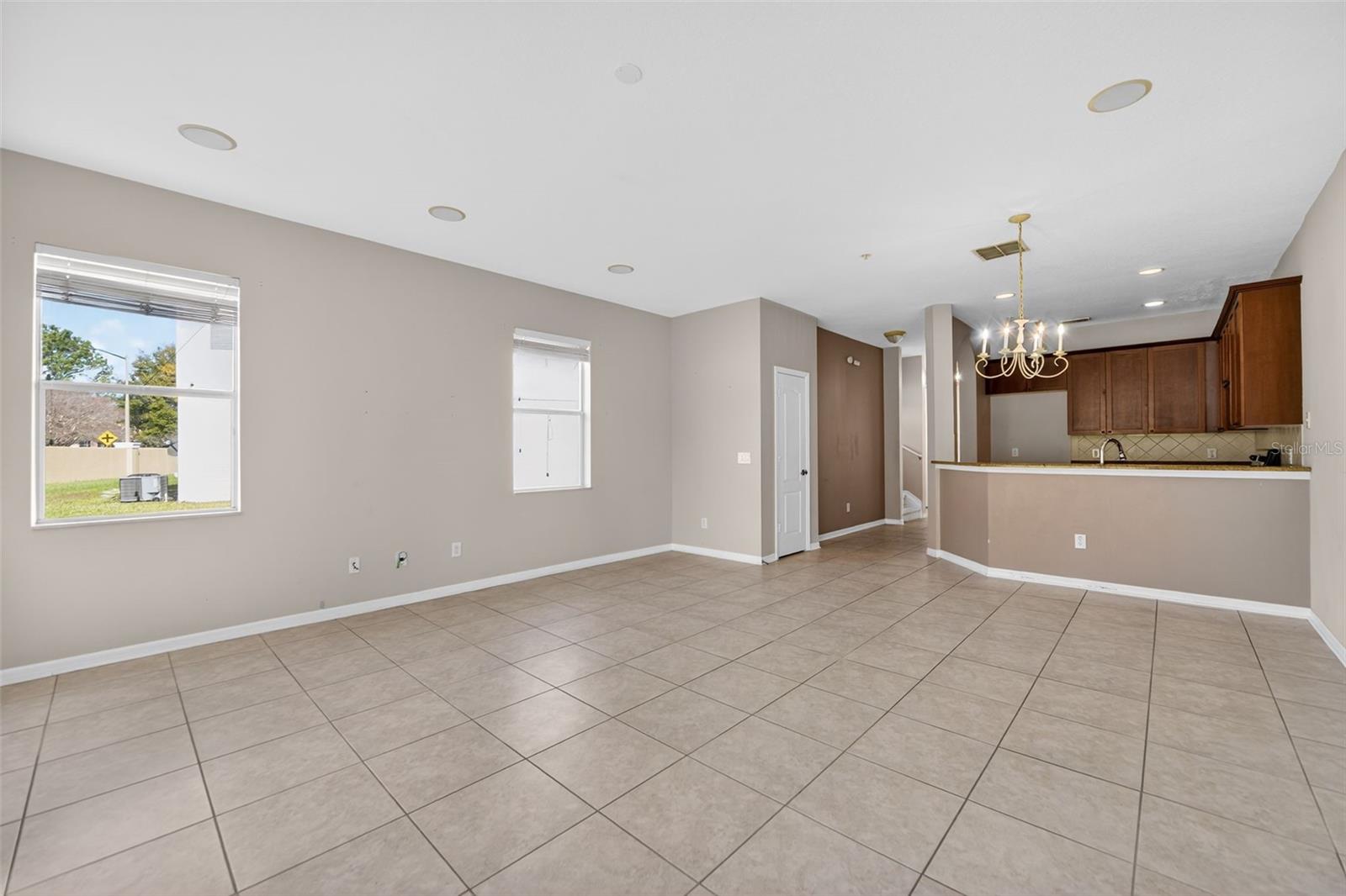 Image 4 of 29 For 6071 Strada Isle Way