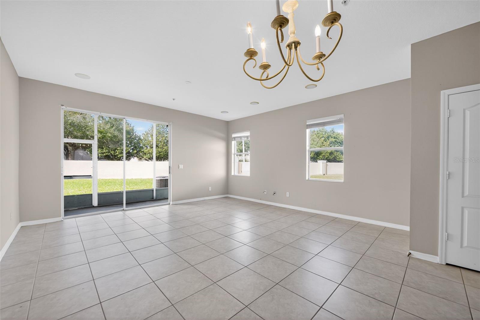 Image 7 of 29 For 6071 Strada Isle Way