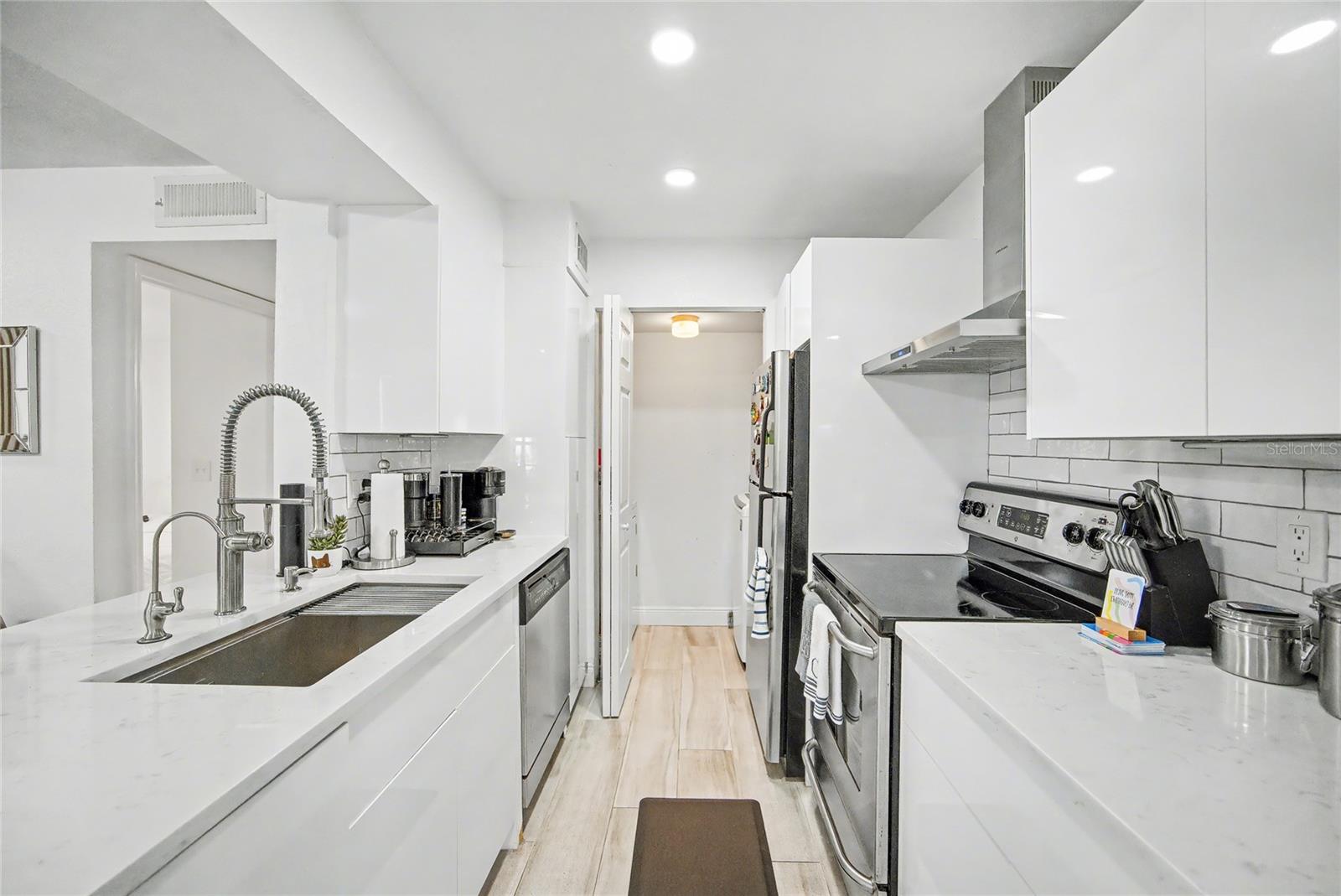 Image 7 of 37 For 11508 Westwood Boulevard 317